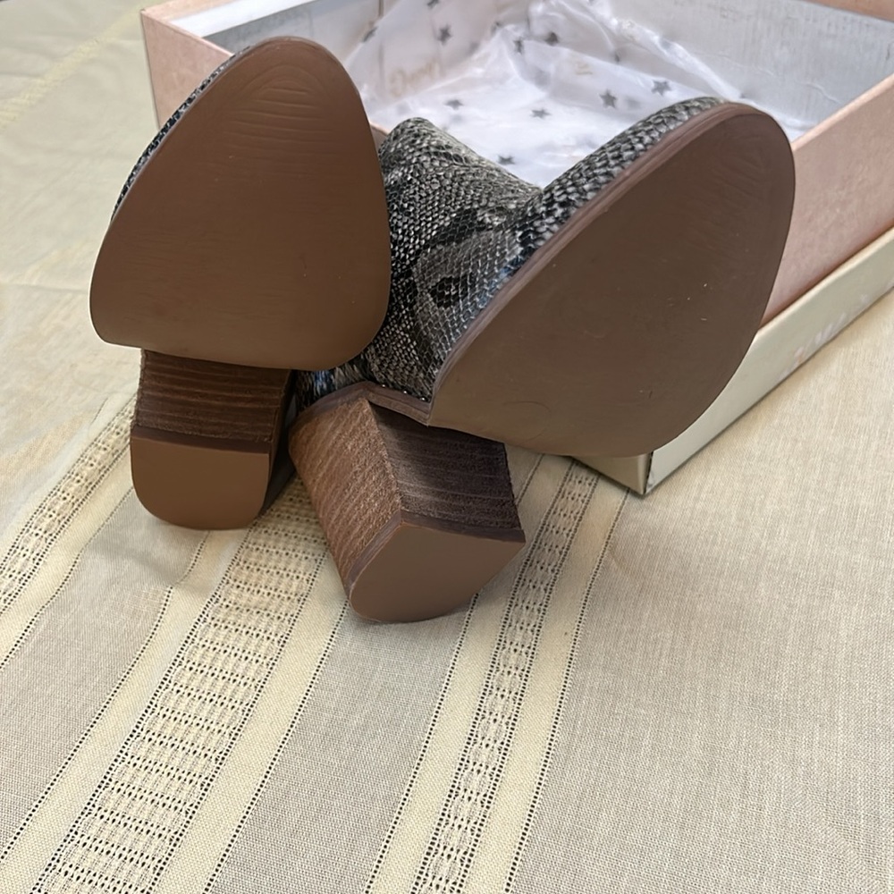 Very G Booties - Picture 3 of 6